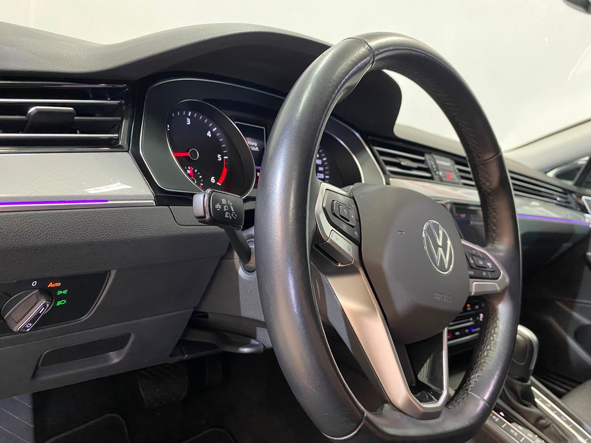 VW Passat 2.0 TDI BMT Business DSG-image-5