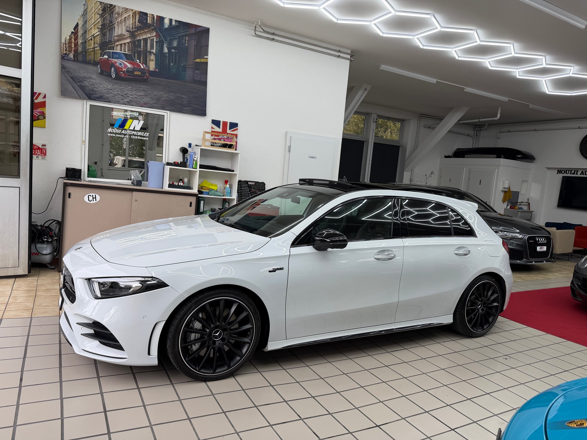 MERCEDES-BENZ A 35 AMG 4Matic Speedshift-showroom-element-3