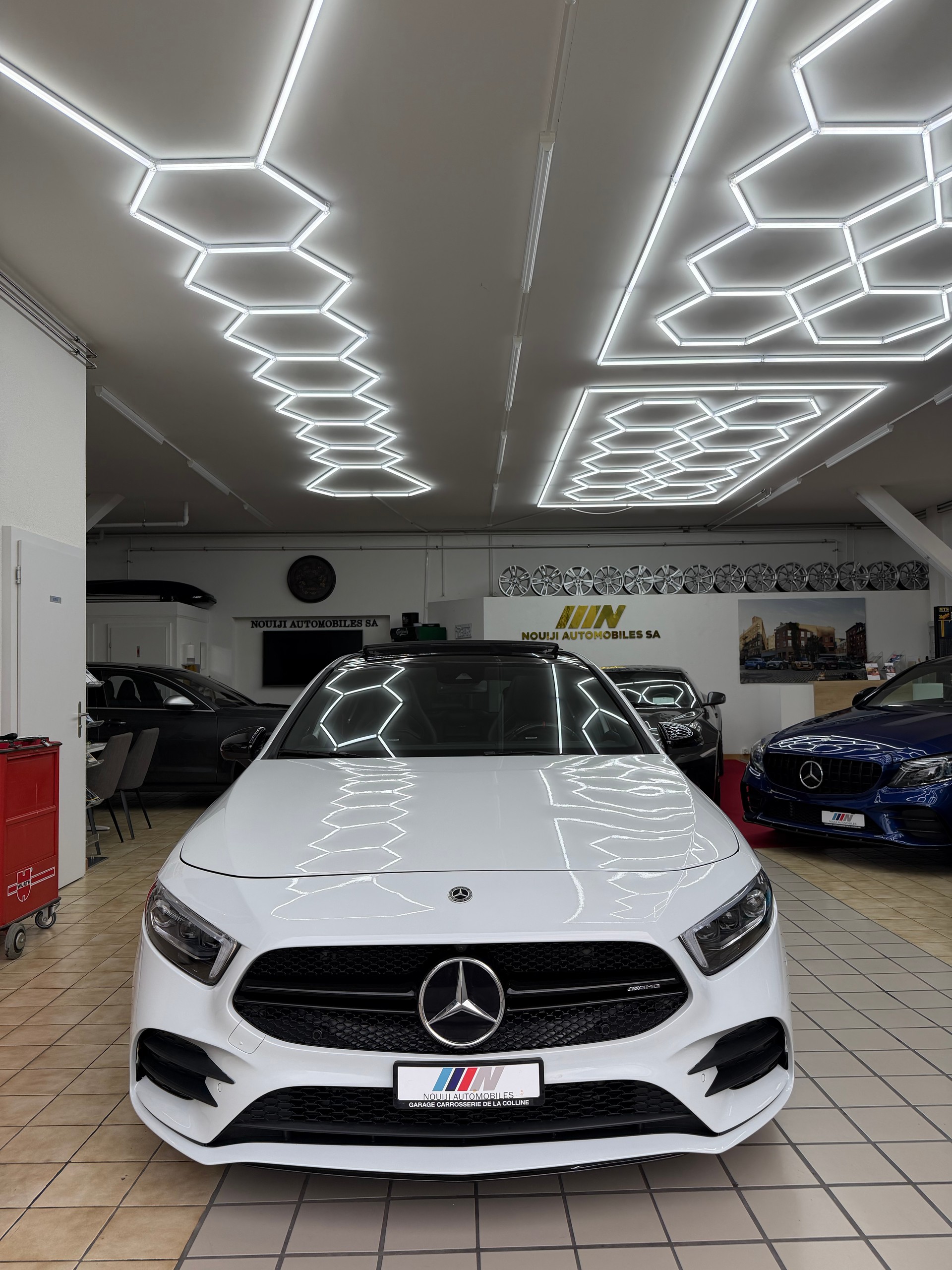 MERCEDES-BENZ A 35 AMG 4Matic Speedshift-showroom-element-1