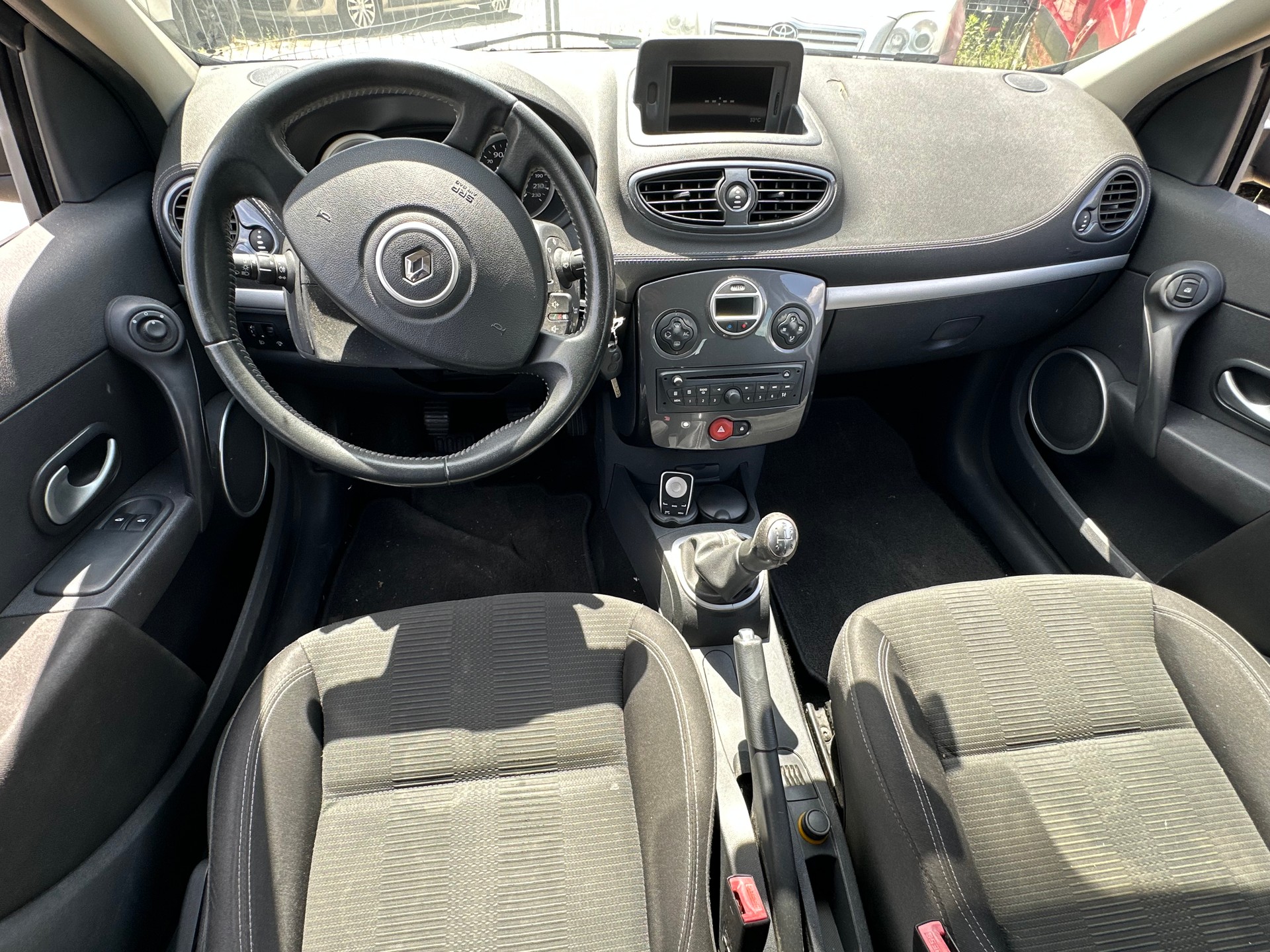 RENAULT Clio Grandtour 1.2 16V Turbo 20th Edition-image-7