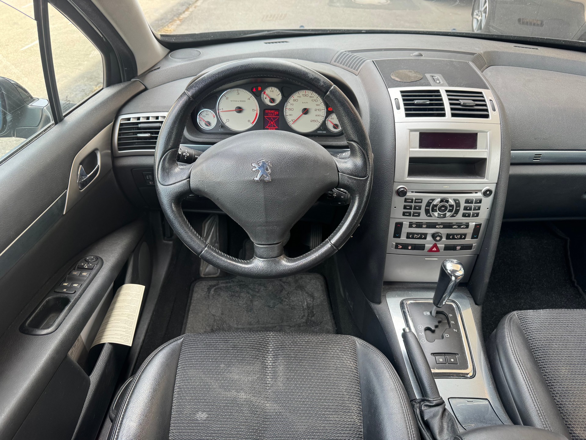 PEUGEOT 407 SW 2.0 HDI Confort Automatic-image-6