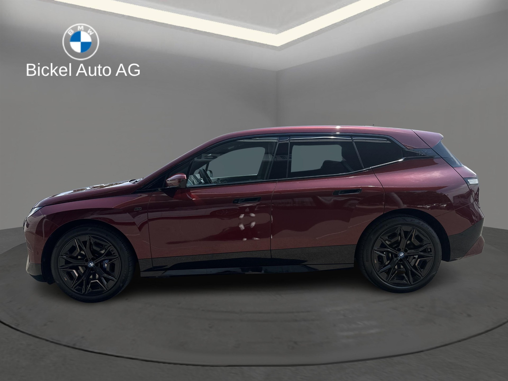 BMW iX M60-showroom-element-2