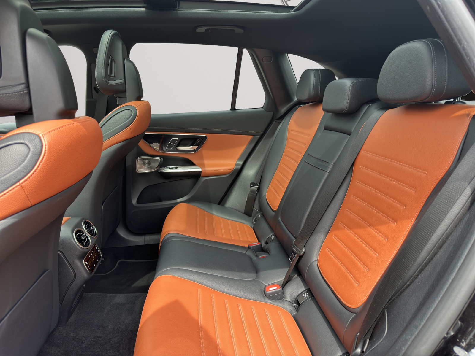 MERCEDES-BENZ GLC 300 d 4M AMG Line-image-13