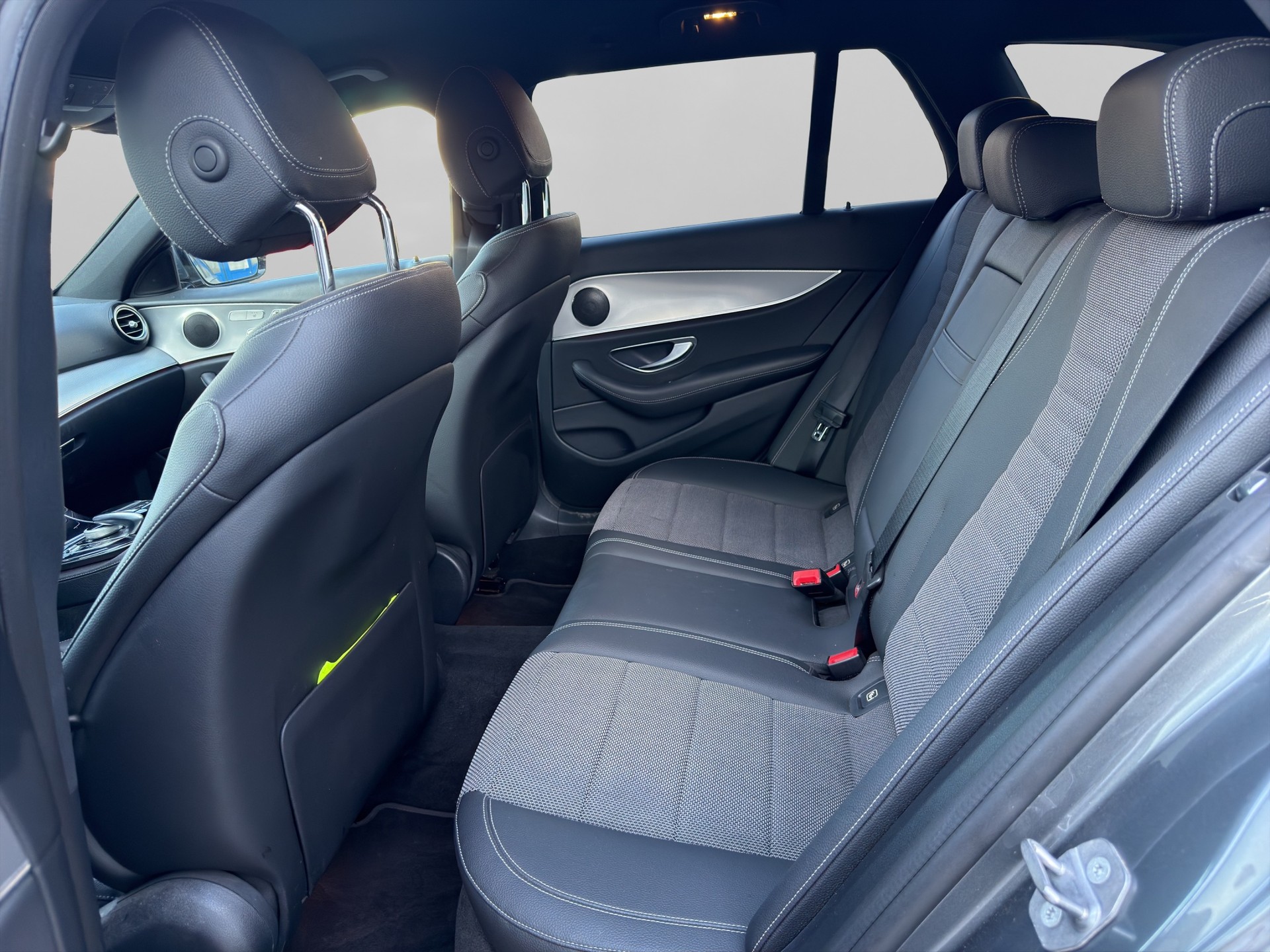 MERCEDES-BENZ E 200 Avantgarde 9G-Tronic-image-11