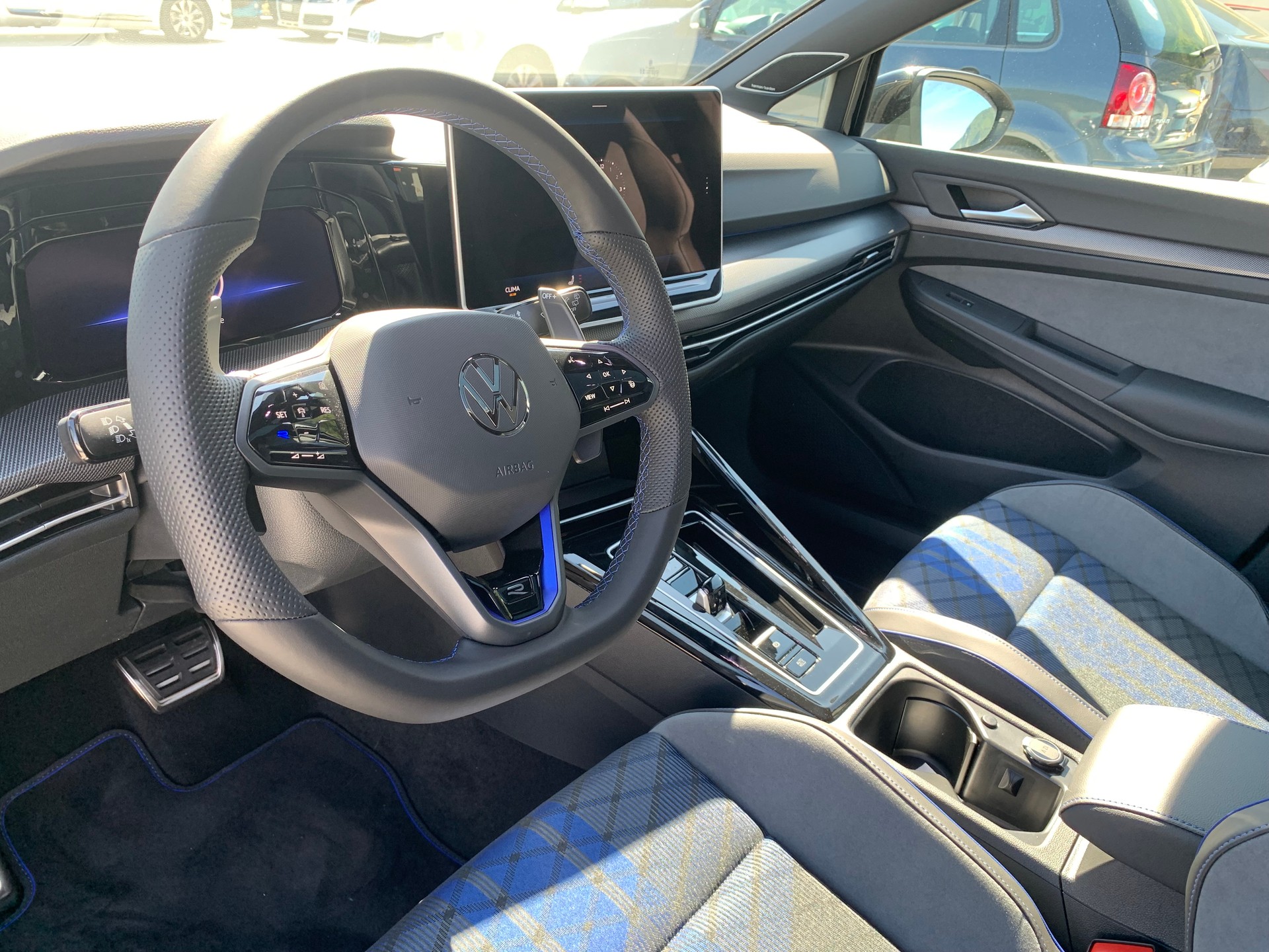 VW Golf 2.0 TSI R DSG 4 Motion-image-11