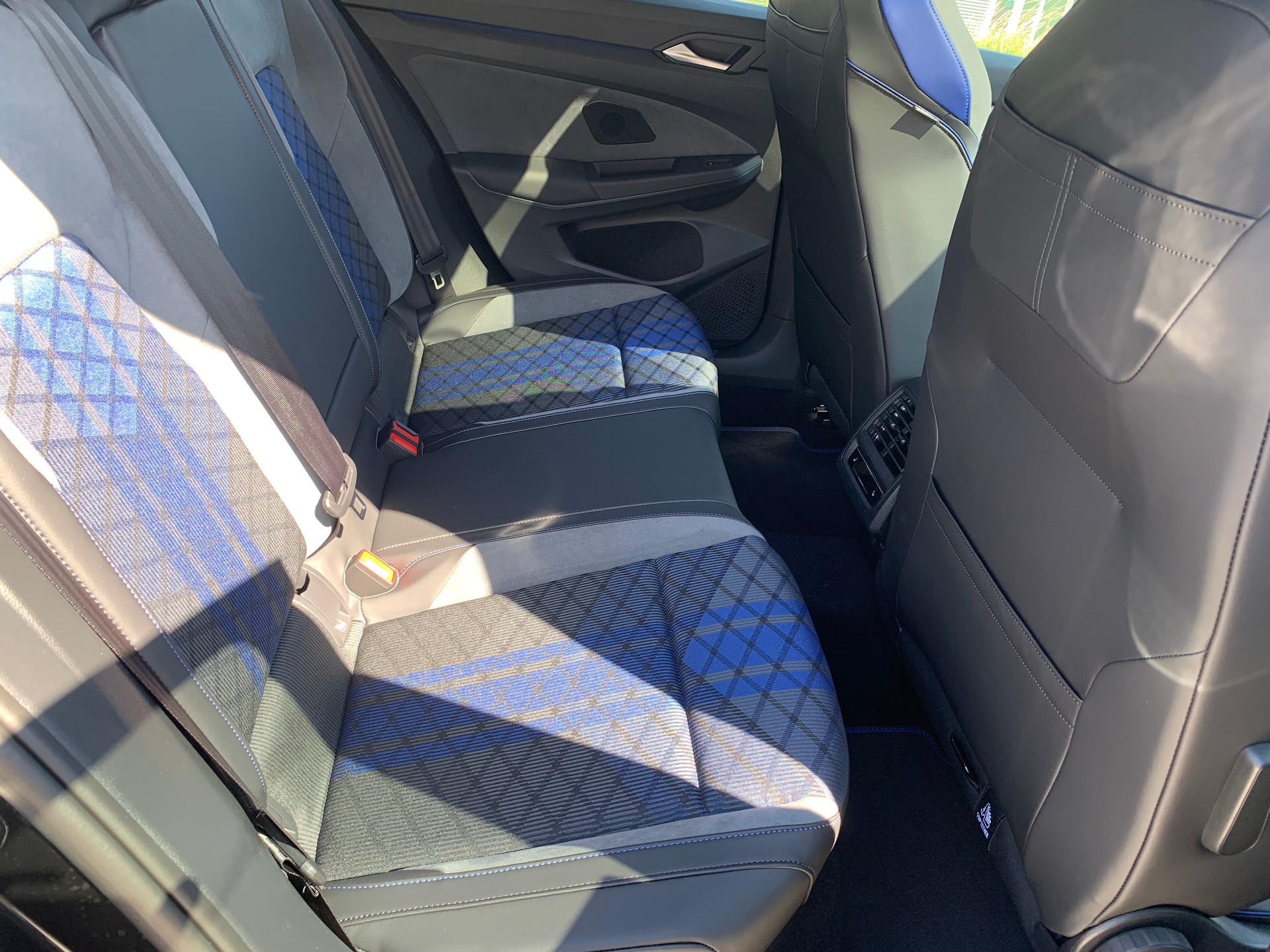 VW Golf 2.0 TSI R DSG 4 Motion-image-9