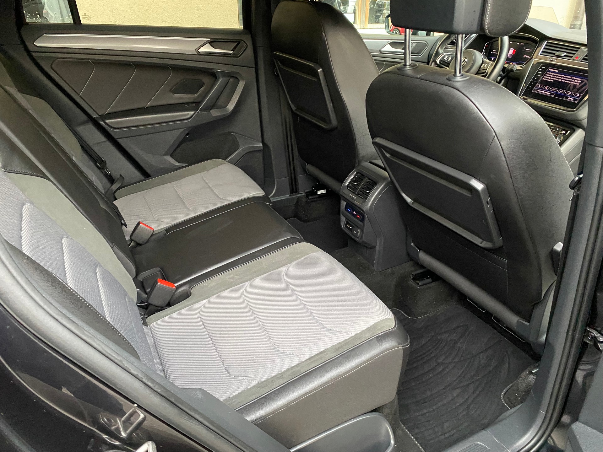 VW Tiguan 2.0 TDI SCR Highline 4Motion DSG-image-6