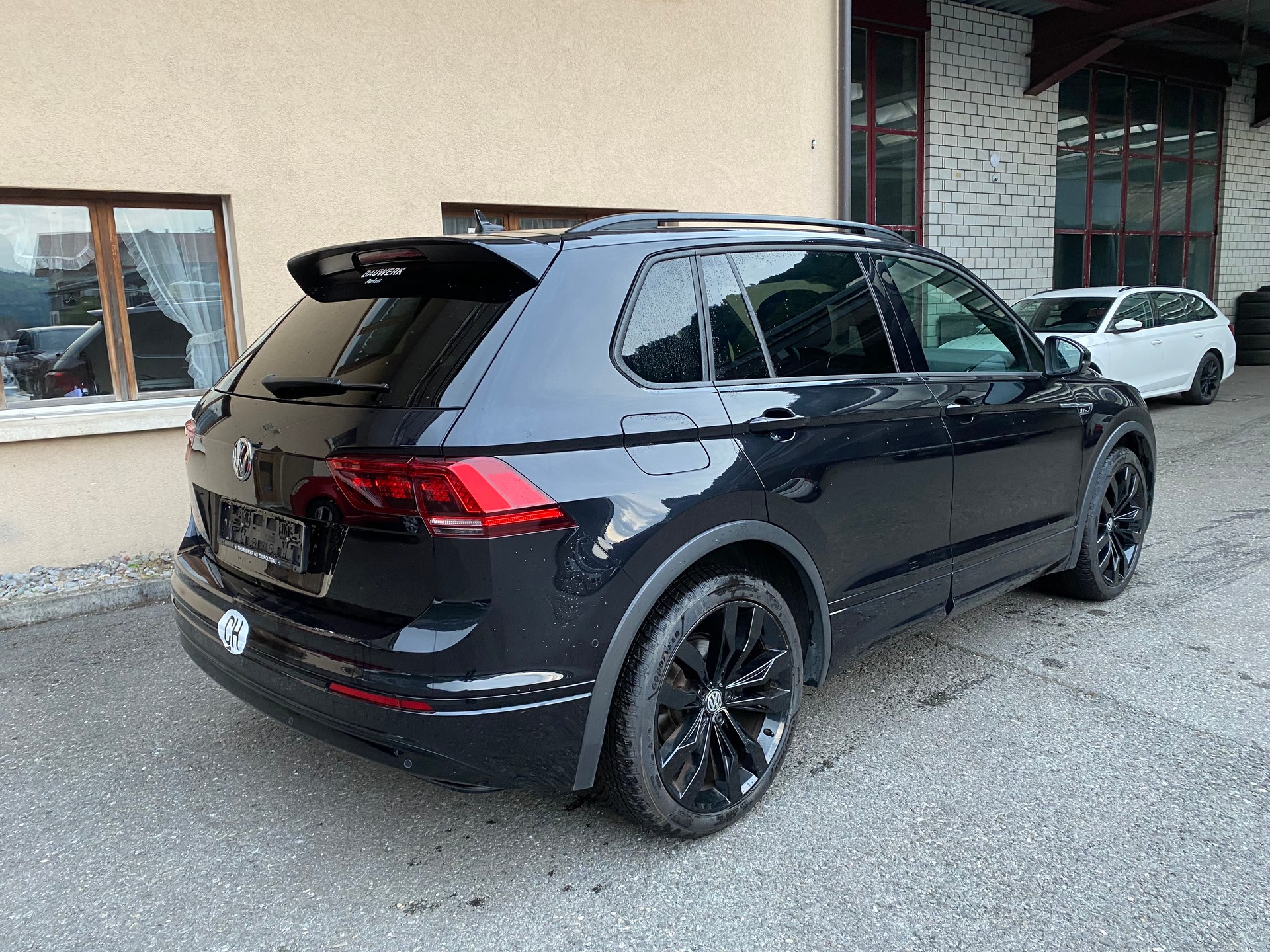 VW Tiguan 2.0 TDI SCR Highline 4Motion DSG-image-9