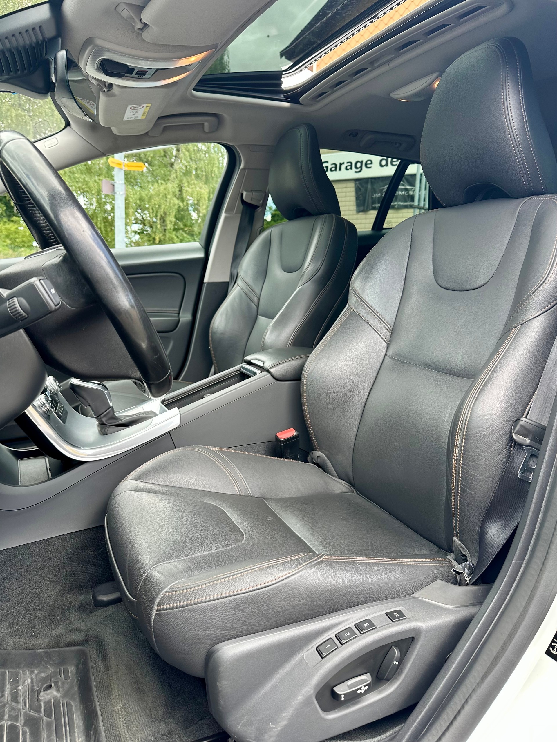 VOLVO V60 Cross Country T5 AWD Executive Geartronic-image-11