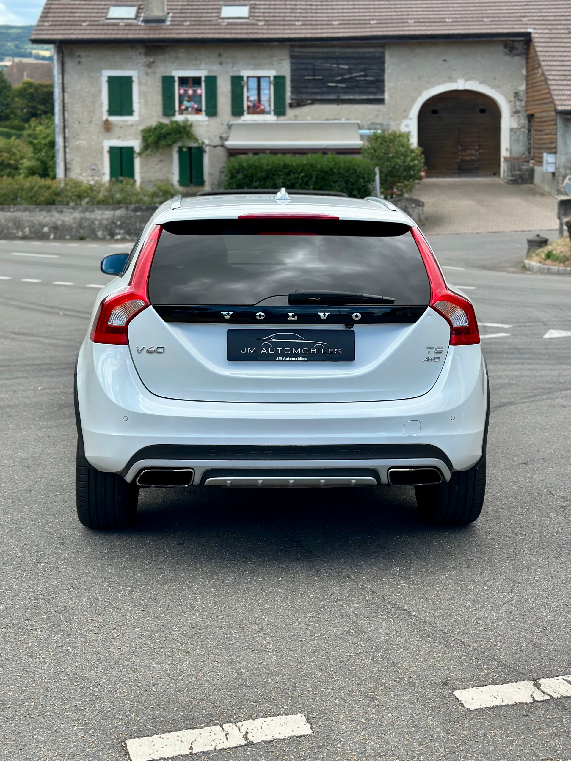 VOLVO V60 Cross Country T5 AWD Executive Geartronic-image-7