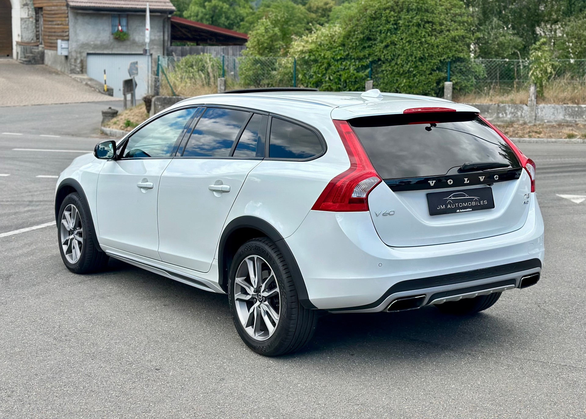 VOLVO V60 Cross Country T5 AWD Executive Geartronic-image-3