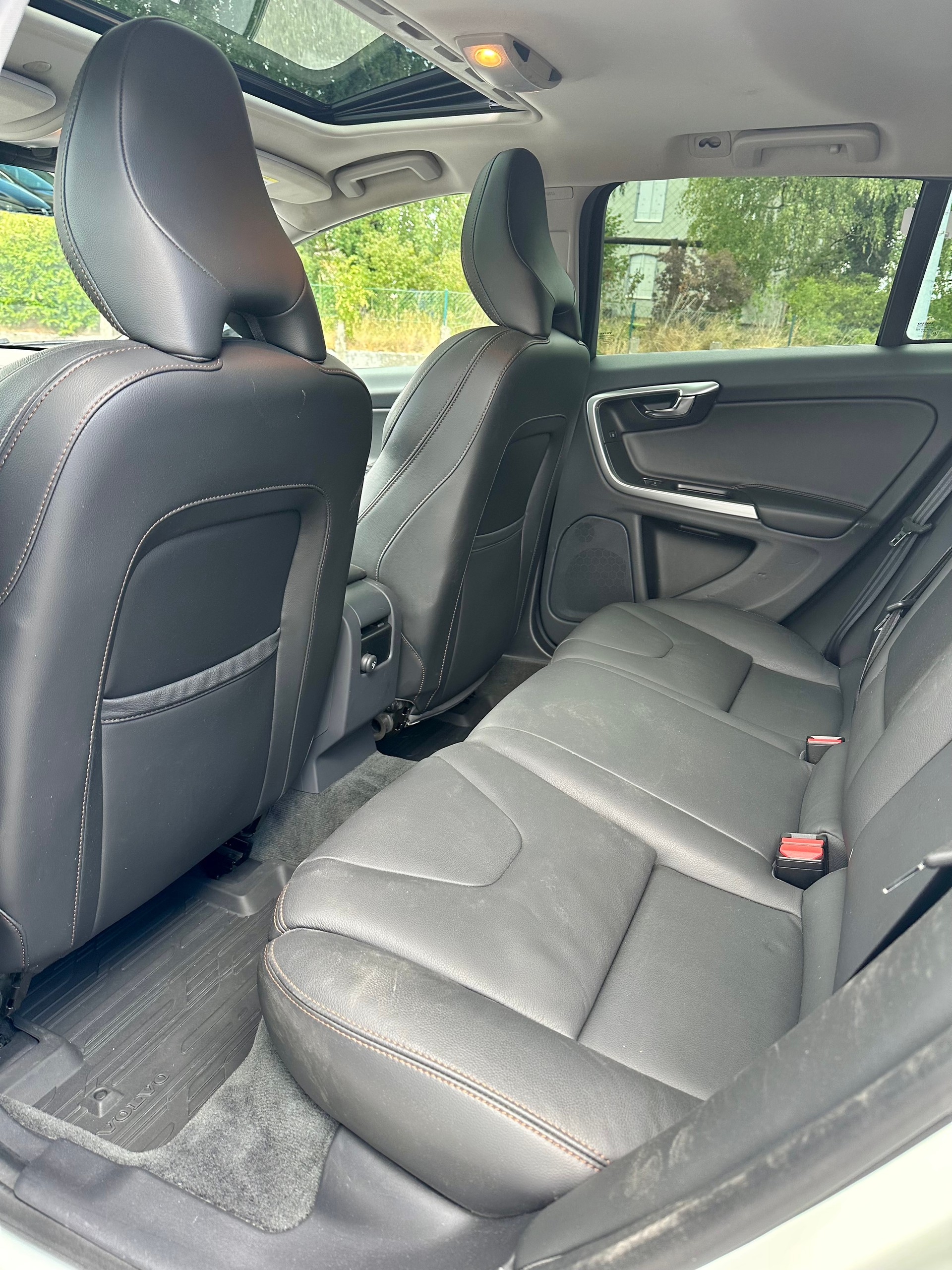 VOLVO V60 Cross Country T5 AWD Executive Geartronic-image-13