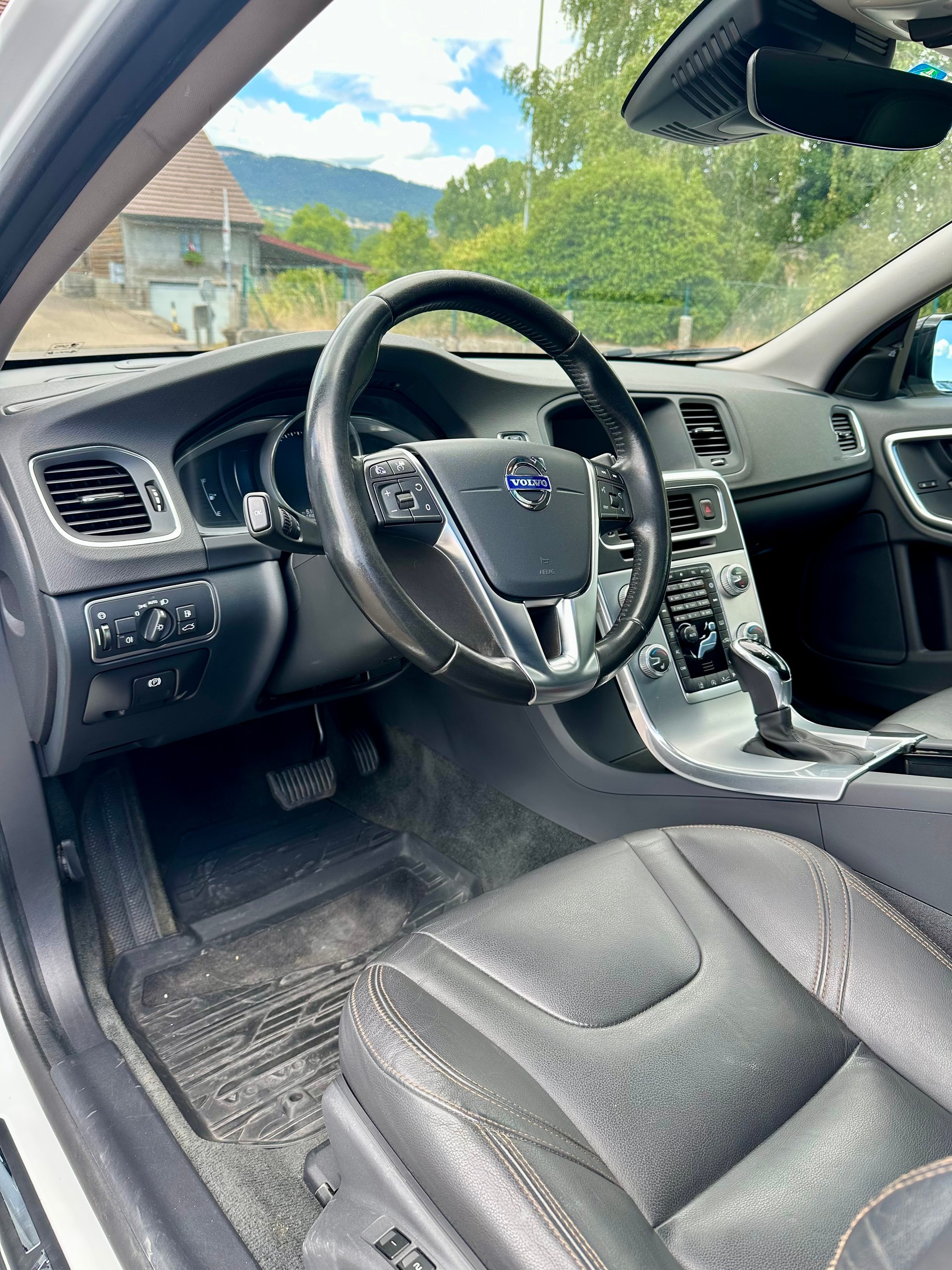 VOLVO V60 Cross Country T5 AWD Executive Geartronic-image-9
