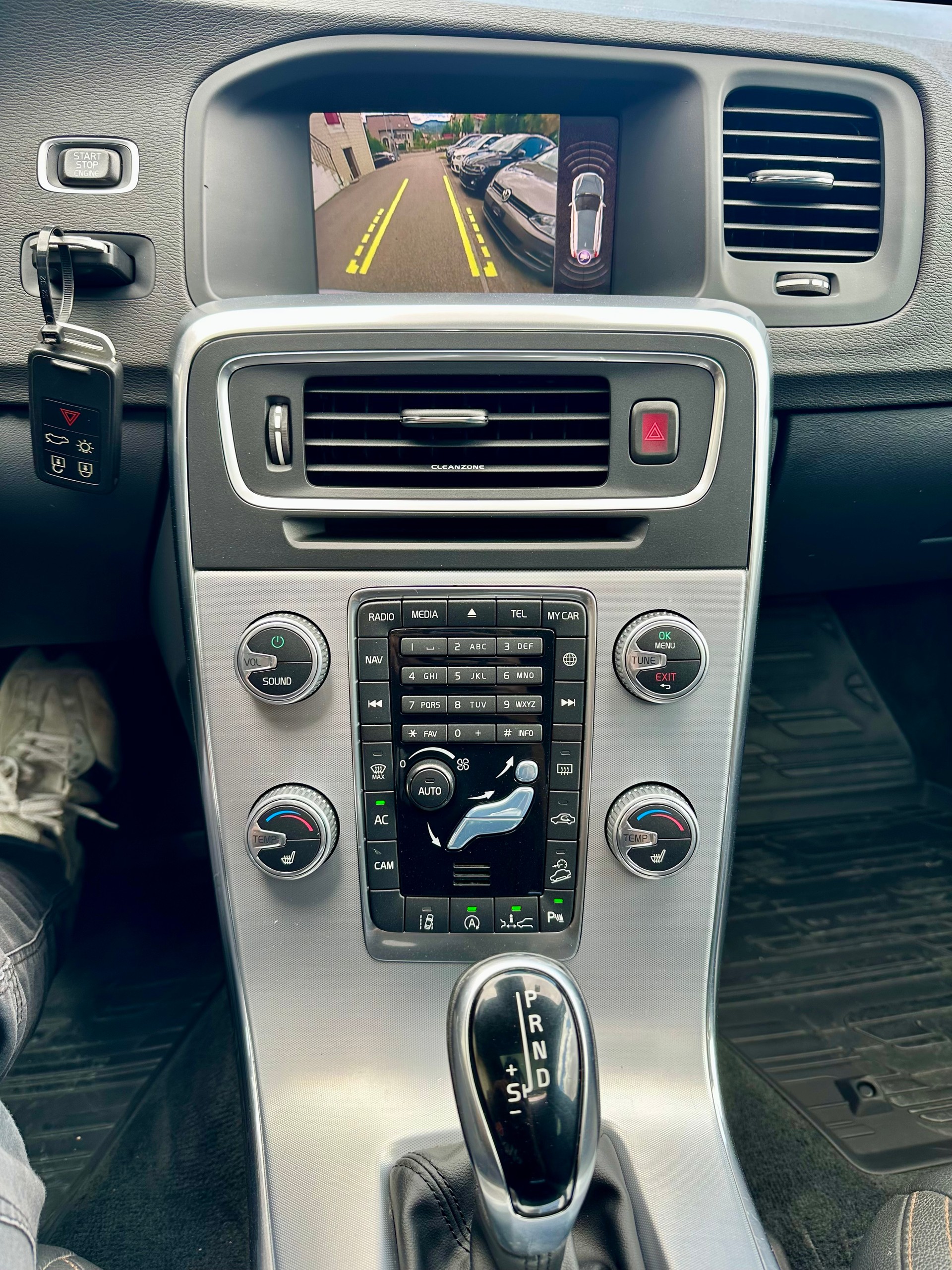 VOLVO V60 Cross Country T5 AWD Executive Geartronic-image-14