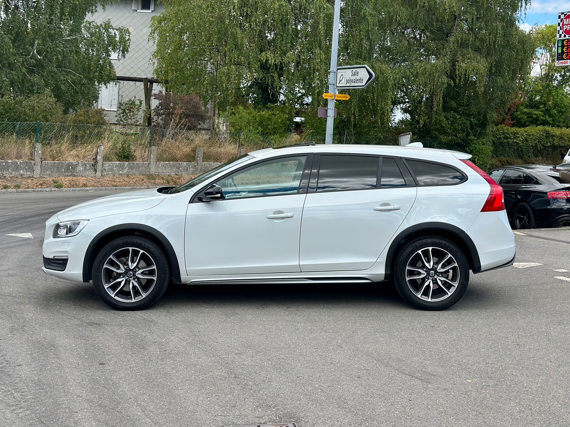 VOLVO V60 Cross Country T5 AWD Executive Geartronic-image-5