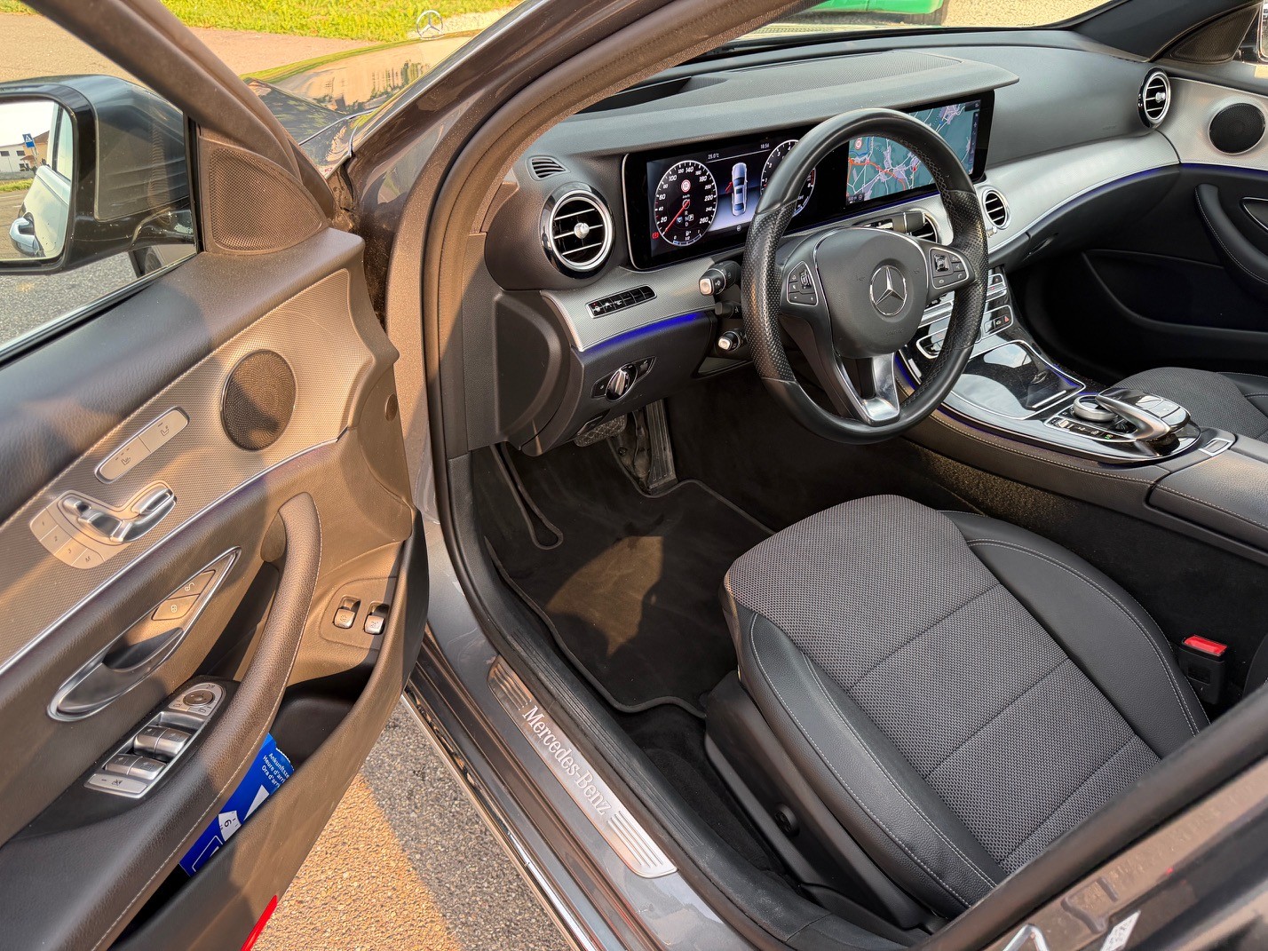 MERCEDES-BENZ E 200 Avantgarde 4Matic 9G-Tronic-image-8