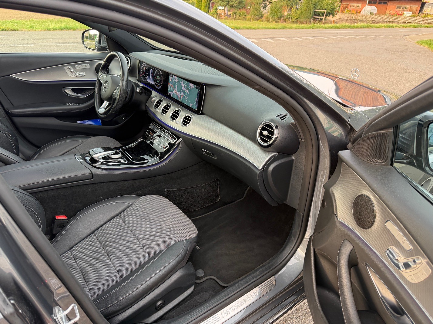 MERCEDES-BENZ E 200 Avantgarde 4Matic 9G-Tronic-image-10
