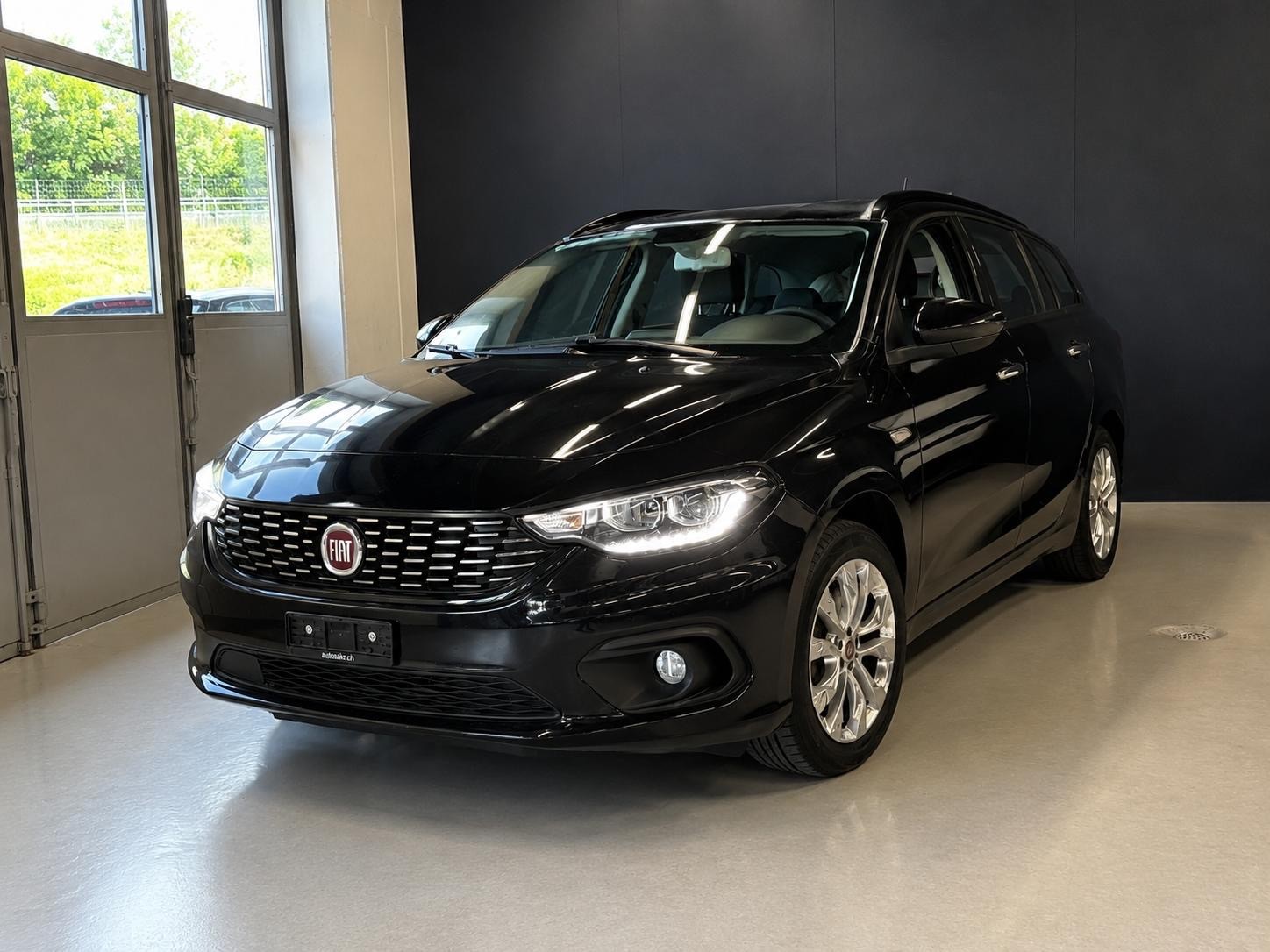 FIAT Tipo 1.6MJ Station Wagon Lounge DCT-image-1