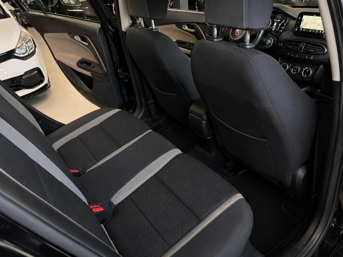 FIAT Tipo 1.6MJ Station Wagon Lounge DCT-image-14