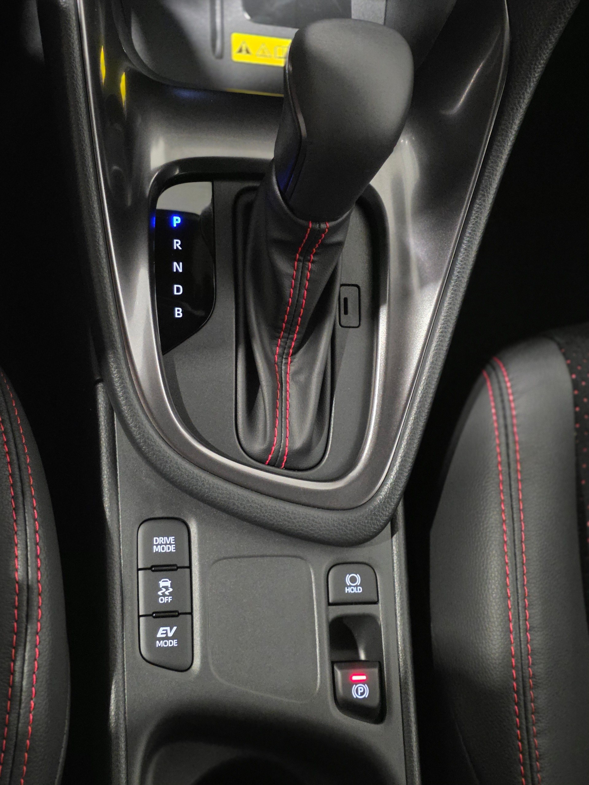 TOYOTA Yaris 1.5 GR Sport e-CVT-image-15