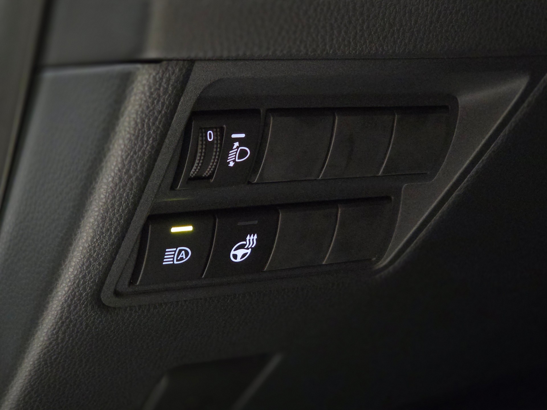 TOYOTA Yaris 1.5 GR Sport e-CVT-image-17
