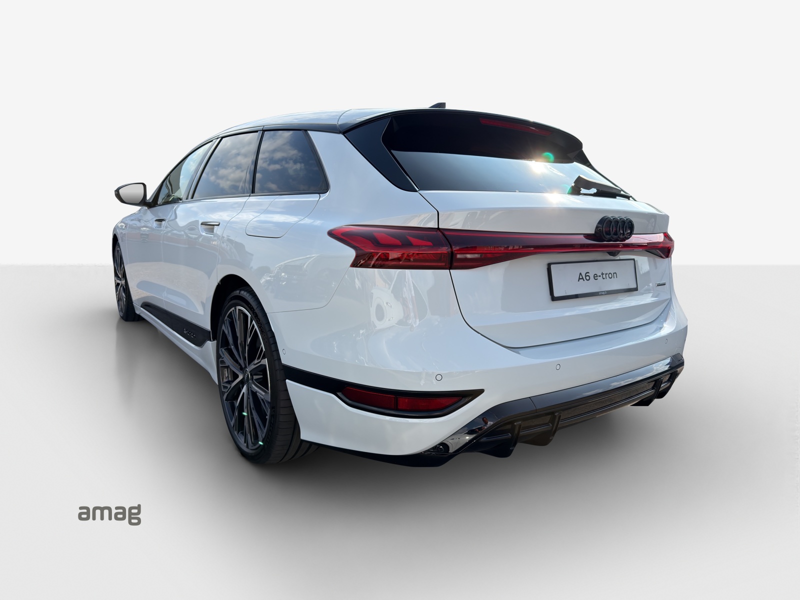 AUDI A6 Avant e-tron quattro-showroom-element-2
