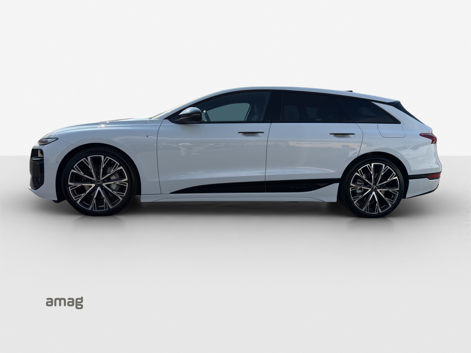 AUDI A6 Avant e-tron quattro-showroom-element-1
