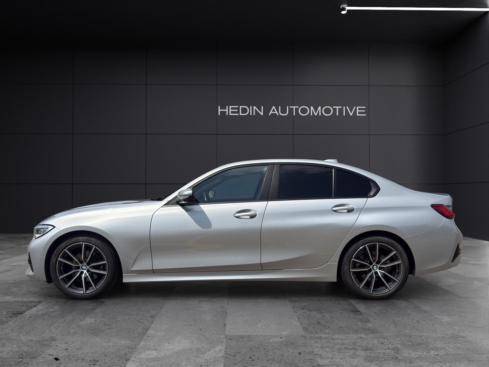 BMW 320i xDrive-showroom-element-1