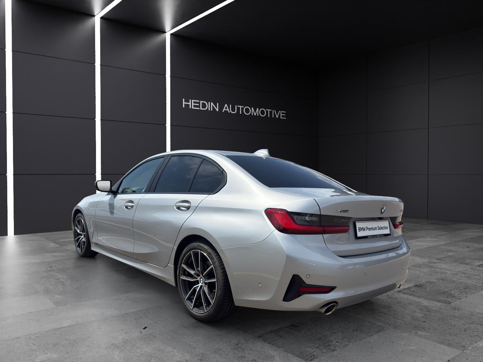BMW 320i xDrive-showroom-element-2