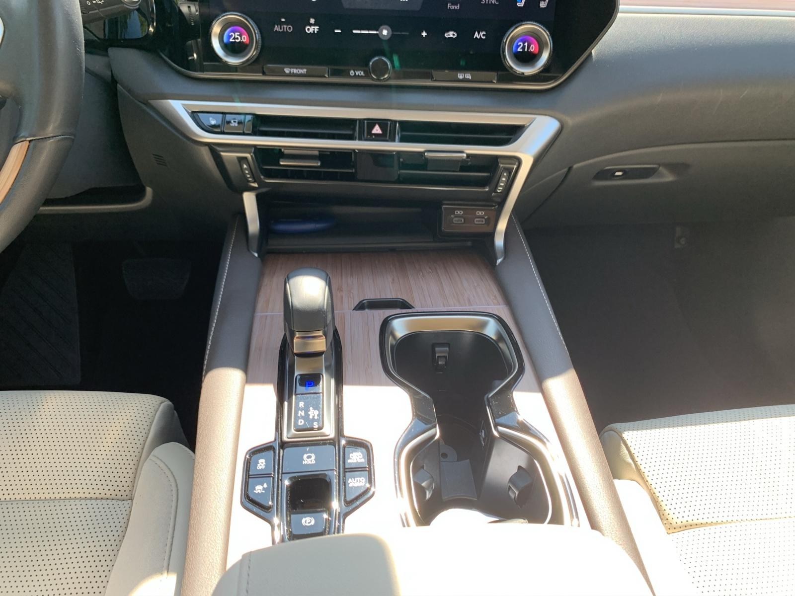 LEXUS RX 450h+ Excellence-image-11