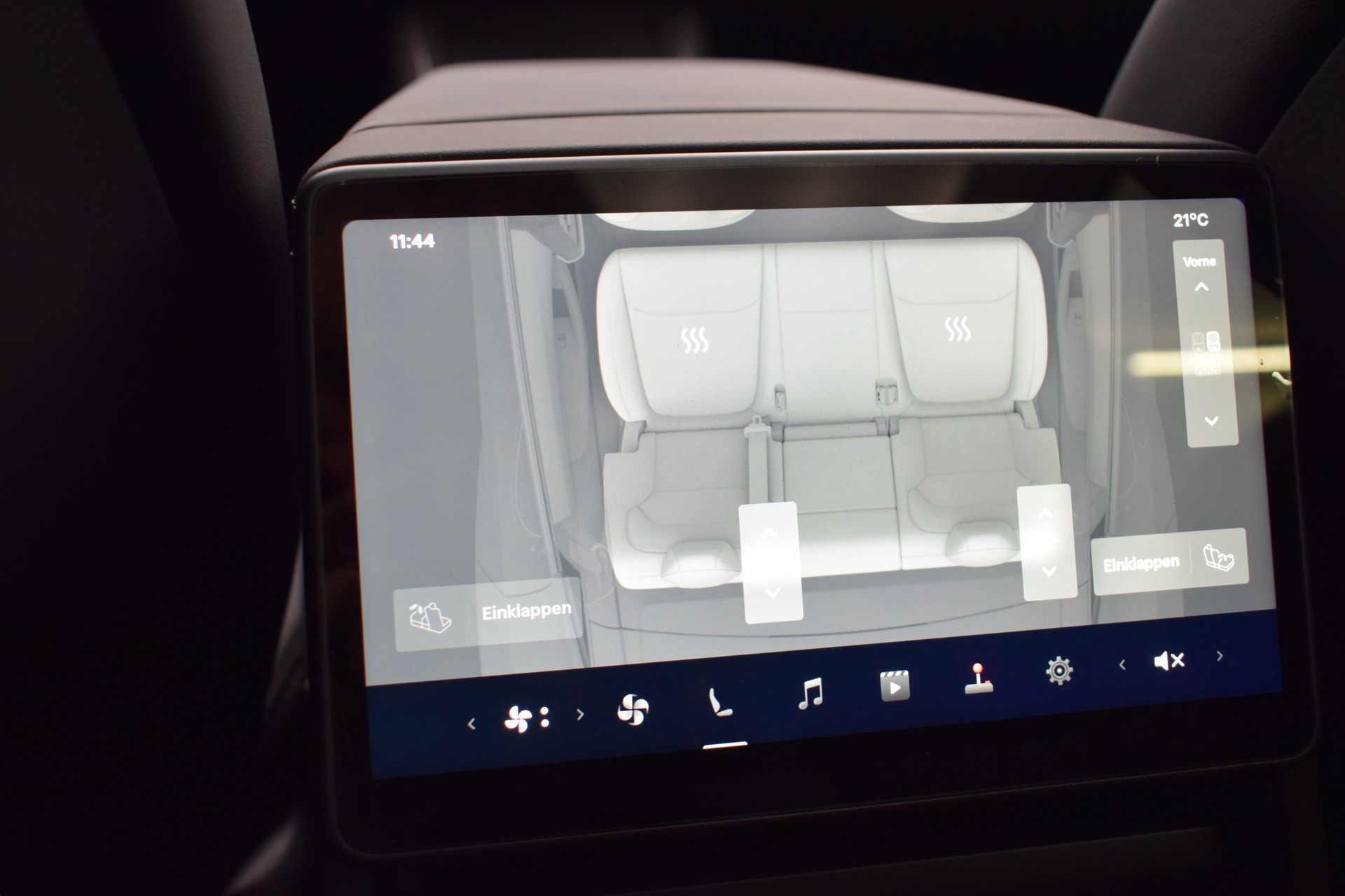 TESLA Model Y Premium Long Range AWD, 7 Sitzer, Made in Berlin-image-29