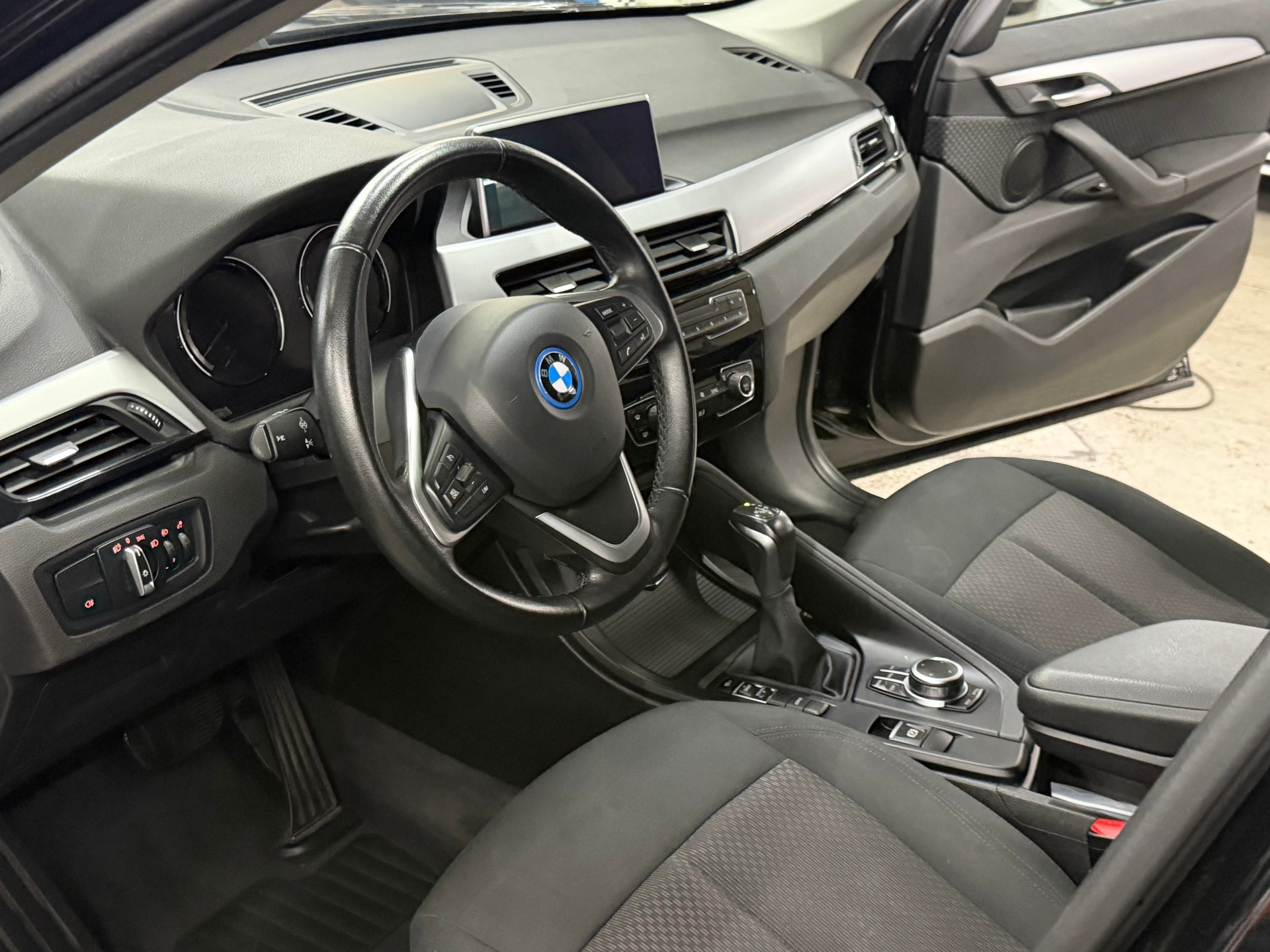 BMW X1 xDrive 25e Steptronic-image-13