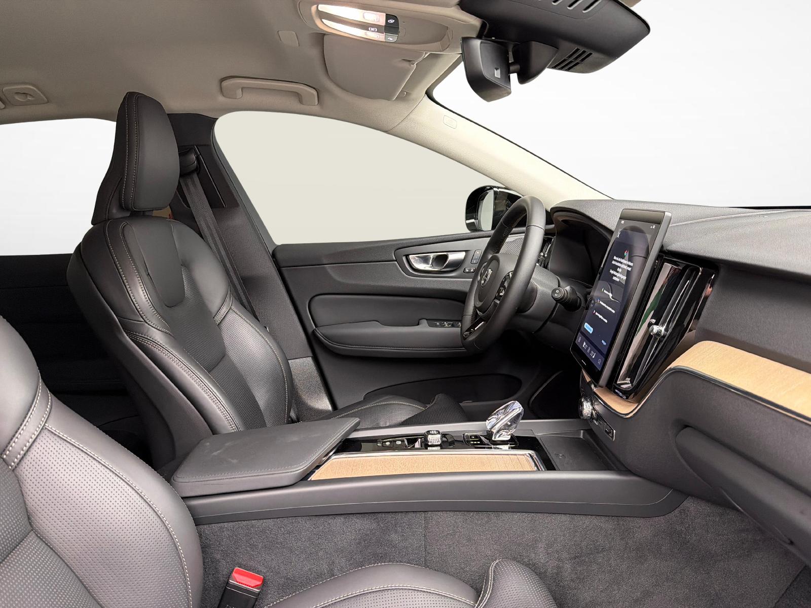 VOLVO XC60 2.0 B5 MH Plus Dark AWD-image-9