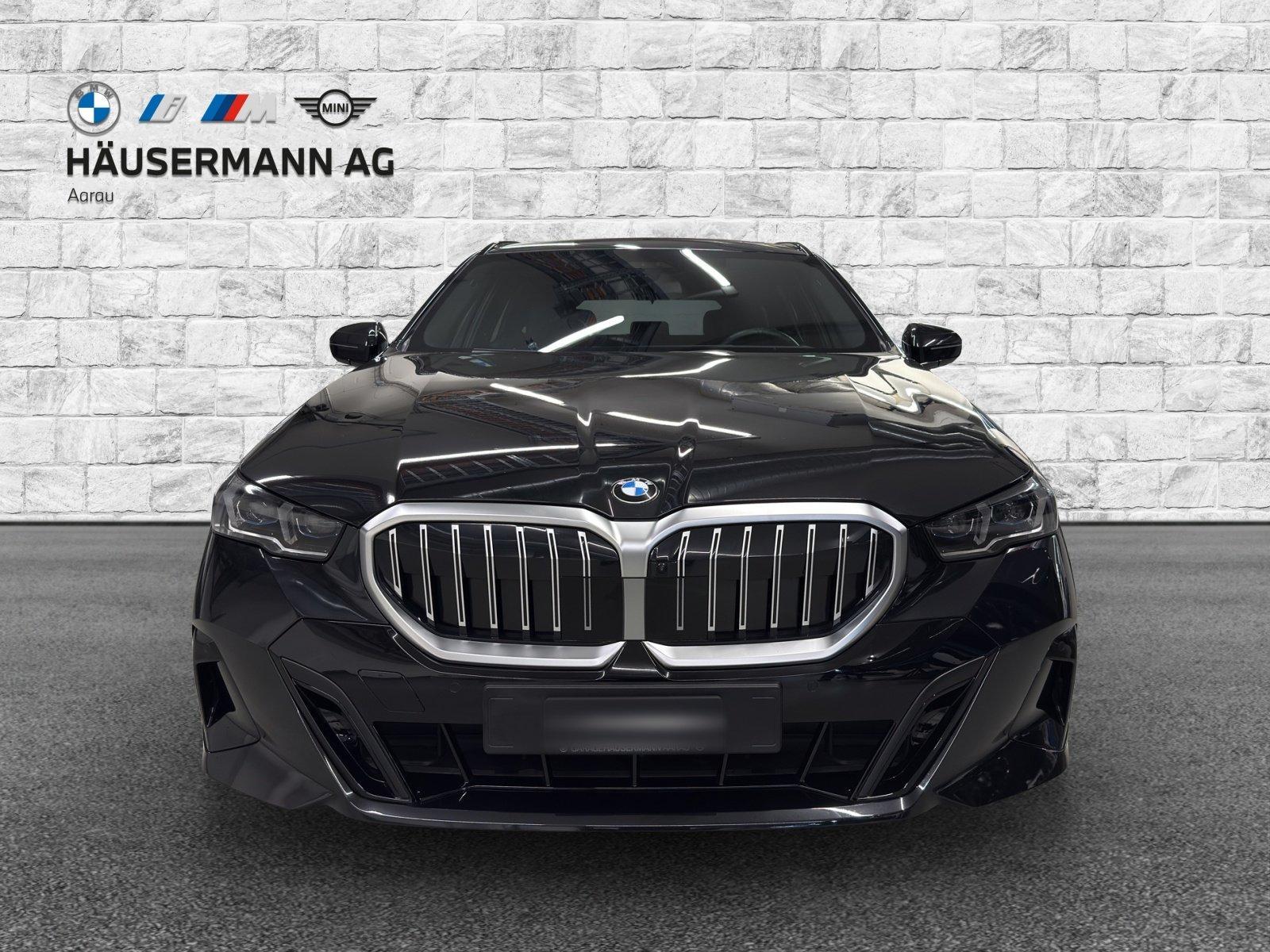 BMW 520d xDrive Touring M Sport-showroom-element-1