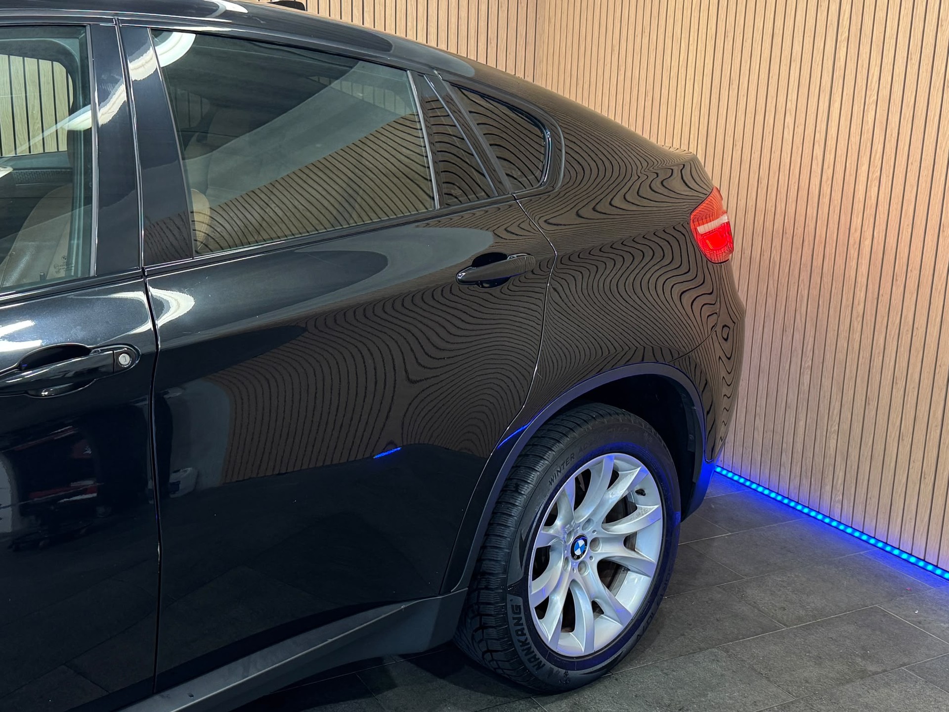 BMW X6 xDrive 30d Steptronic-showroom-element-3