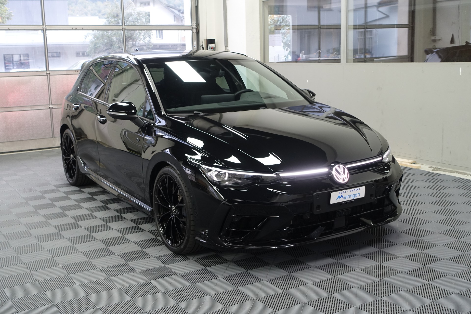 VW Golf VIII 2.0 TSI R Black Edition DSG 4motion **neues Modell**-showroom-element-1