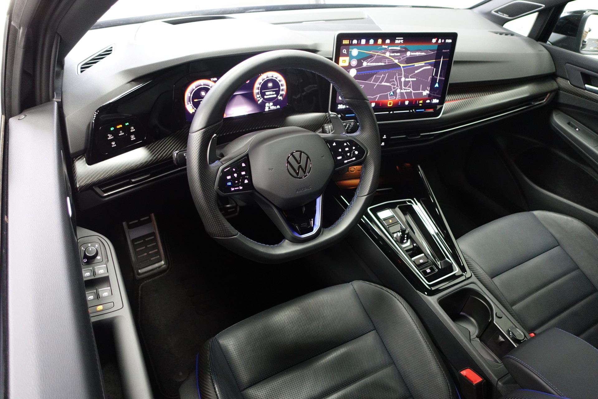 VW Golf VIII 2.0 TSI R Black Edition DSG 4motion **neues Modell *-image-11