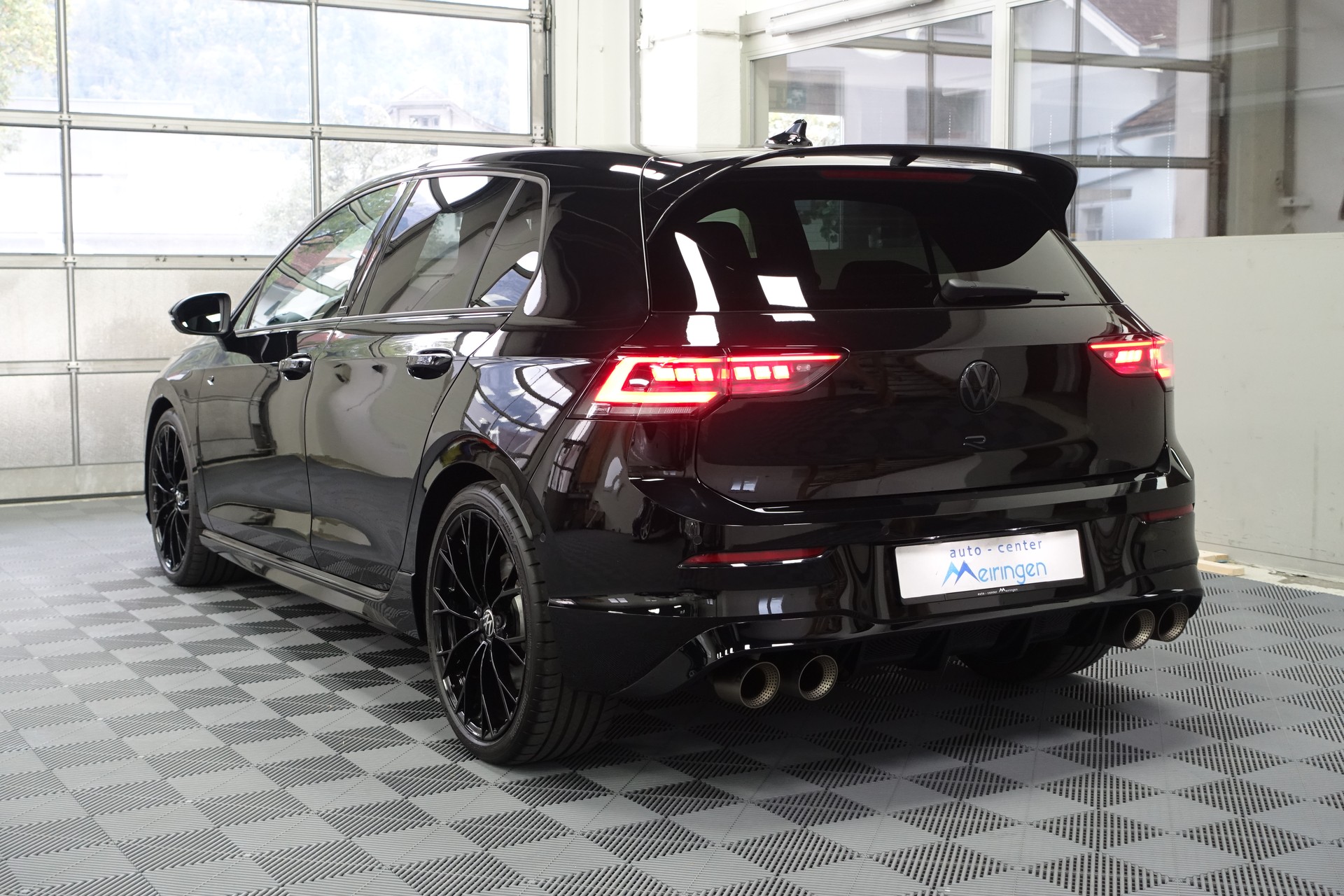 VW Golf VIII 2.0 TSI R Black Edition DSG 4motion **neues Modell *-image-5