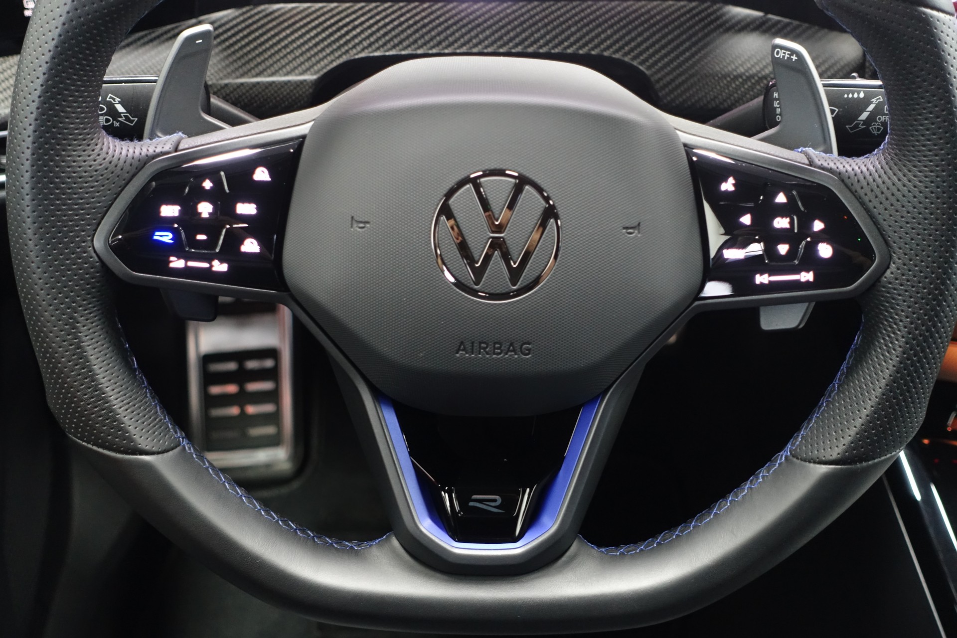 VW Golf VIII 2.0 TSI R Black Edition DSG 4motion **neues Modell *-image-19