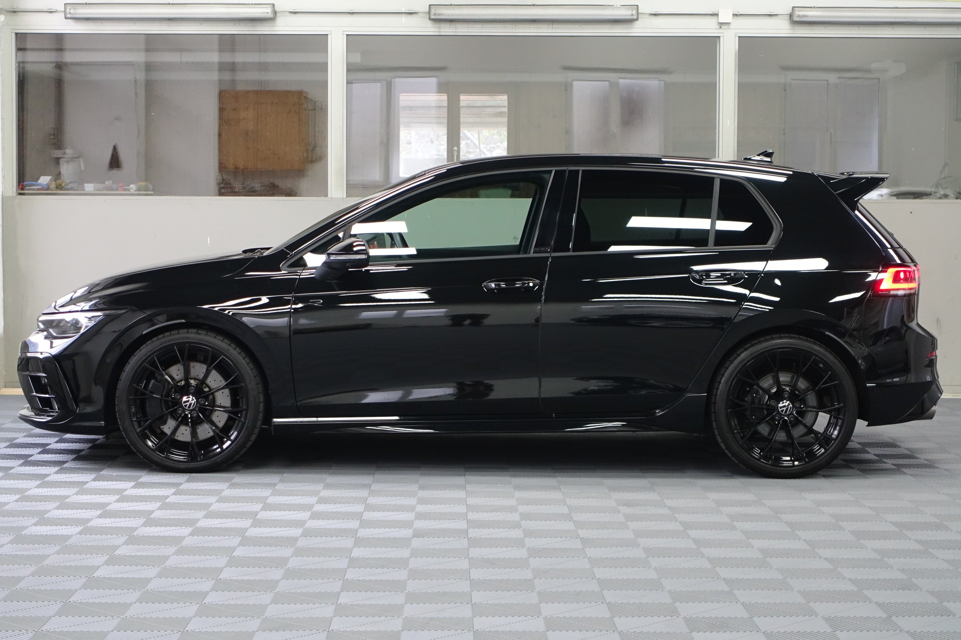 VW Golf VIII 2.0 TSI R Black Edition DSG 4motion **neues Modell *-image-4