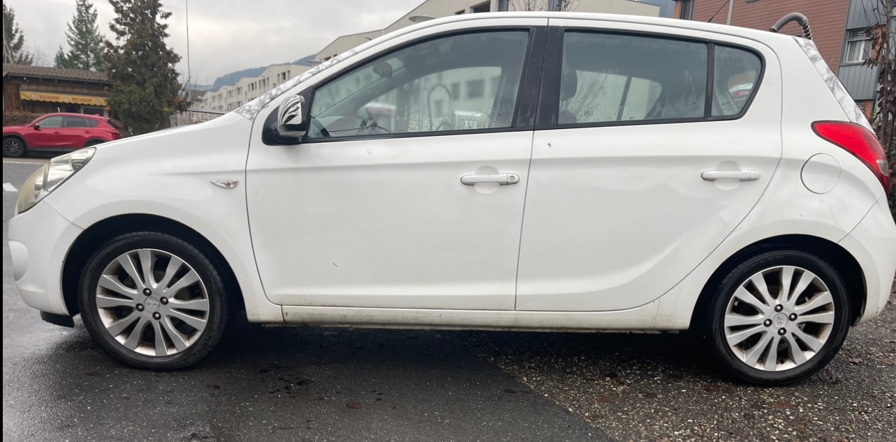 HYUNDAI i20 1.6 Premium-image-3