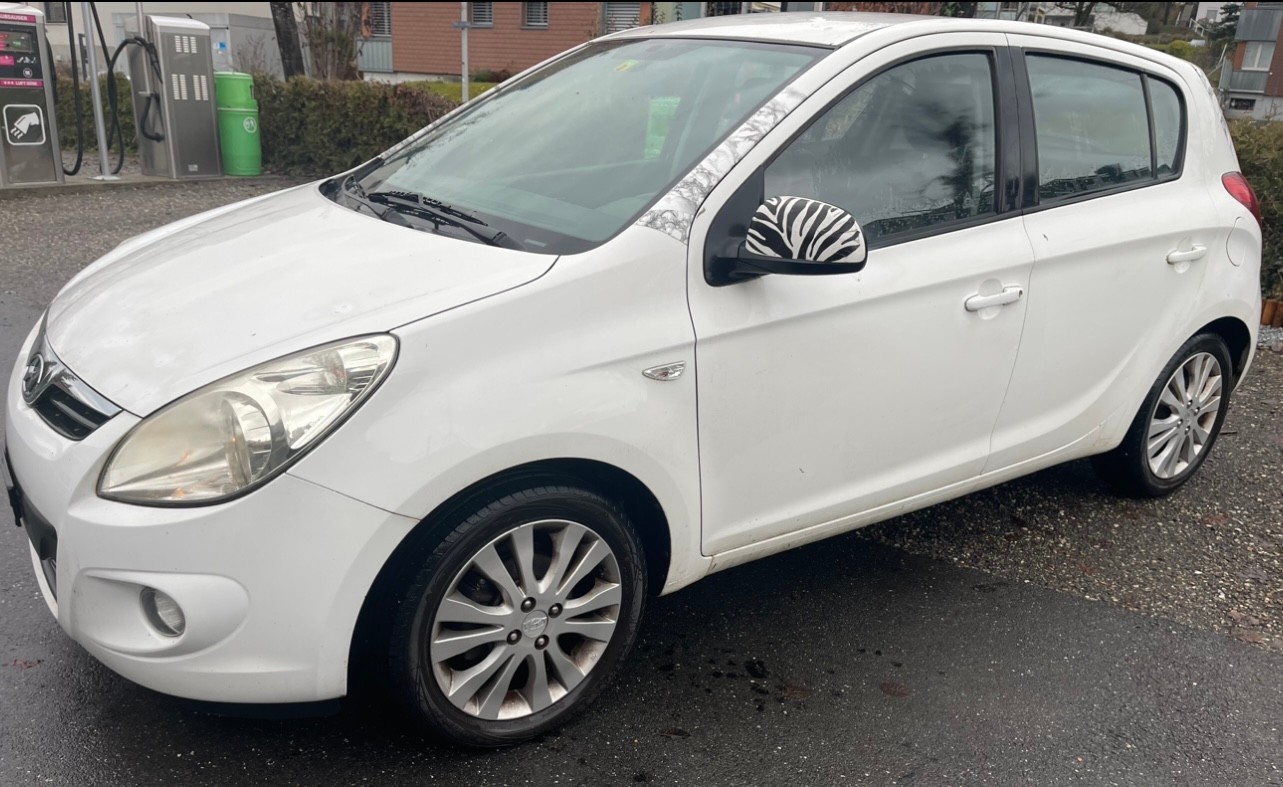 HYUNDAI i20 1.6 Premium-image-1