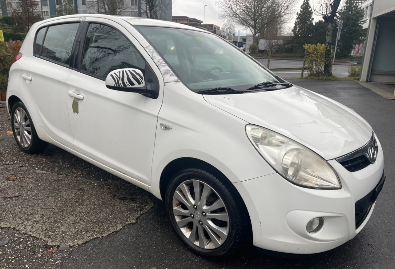 HYUNDAI i20 1.6 Premium-image-2