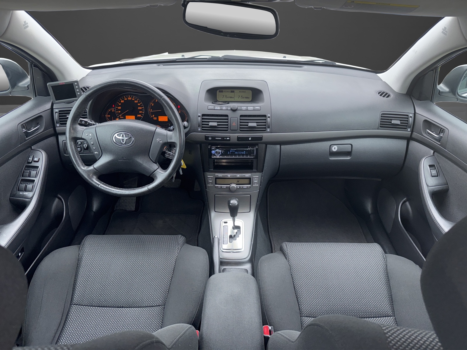 TOYOTA Avensis 2.4 D4 VVT-i Linea Sol Sedan T-Step5-image-8
