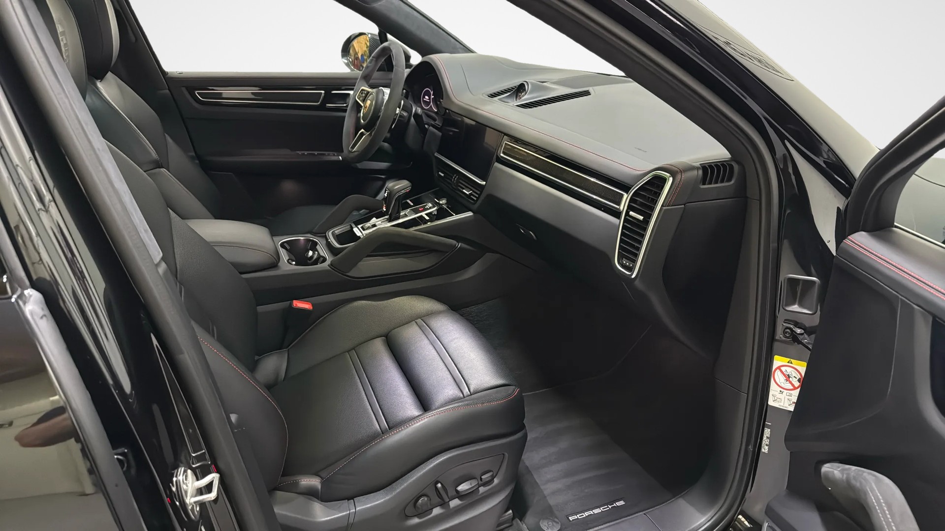 PORSCHE Cayenne GTS Coupé-image-7