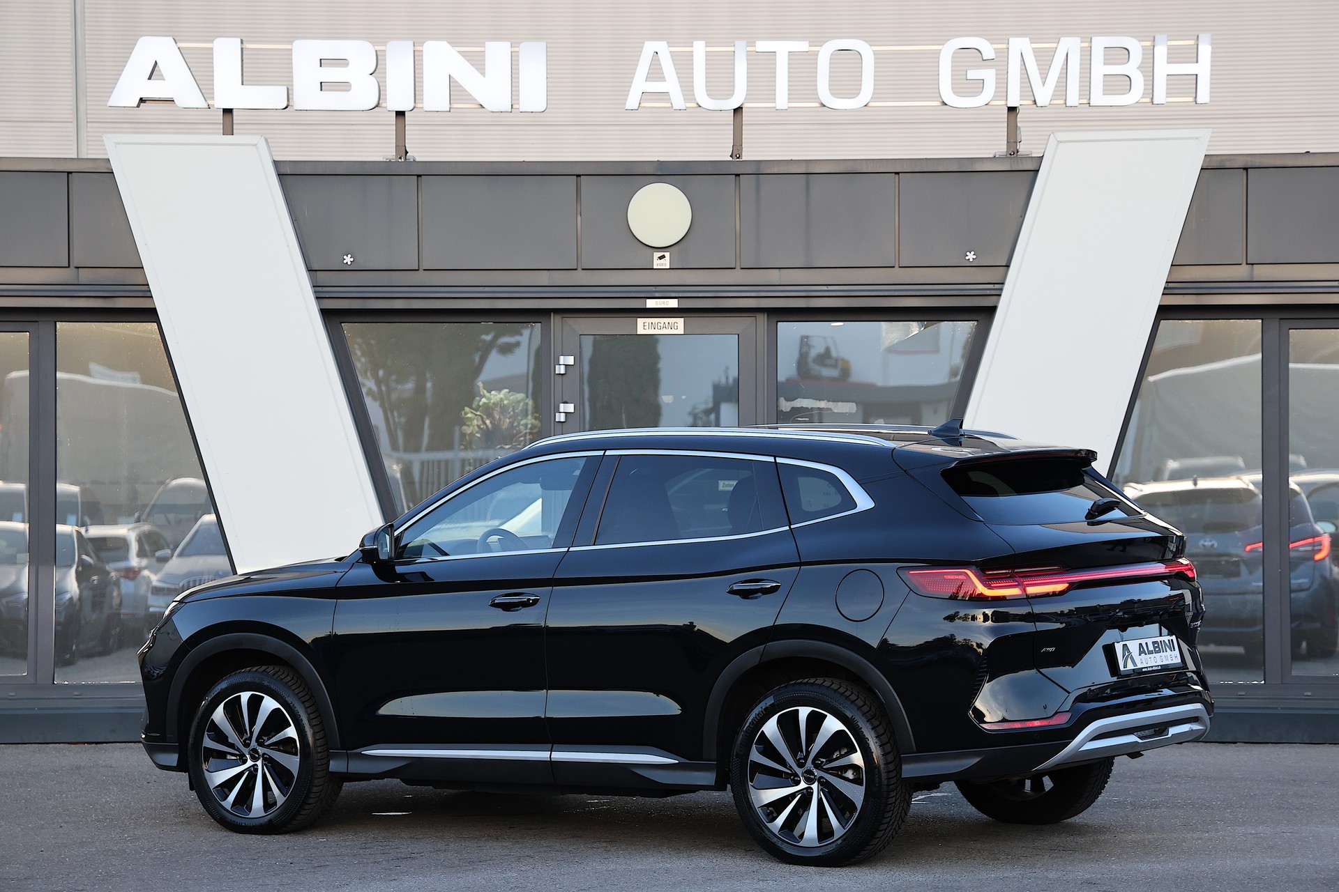 BYD Seal U DM-i Design AWD *CH-FAHRZEUG* *8 Jahre Garantie* *SOFORT VERFÜGBAR*-showroom-element-2