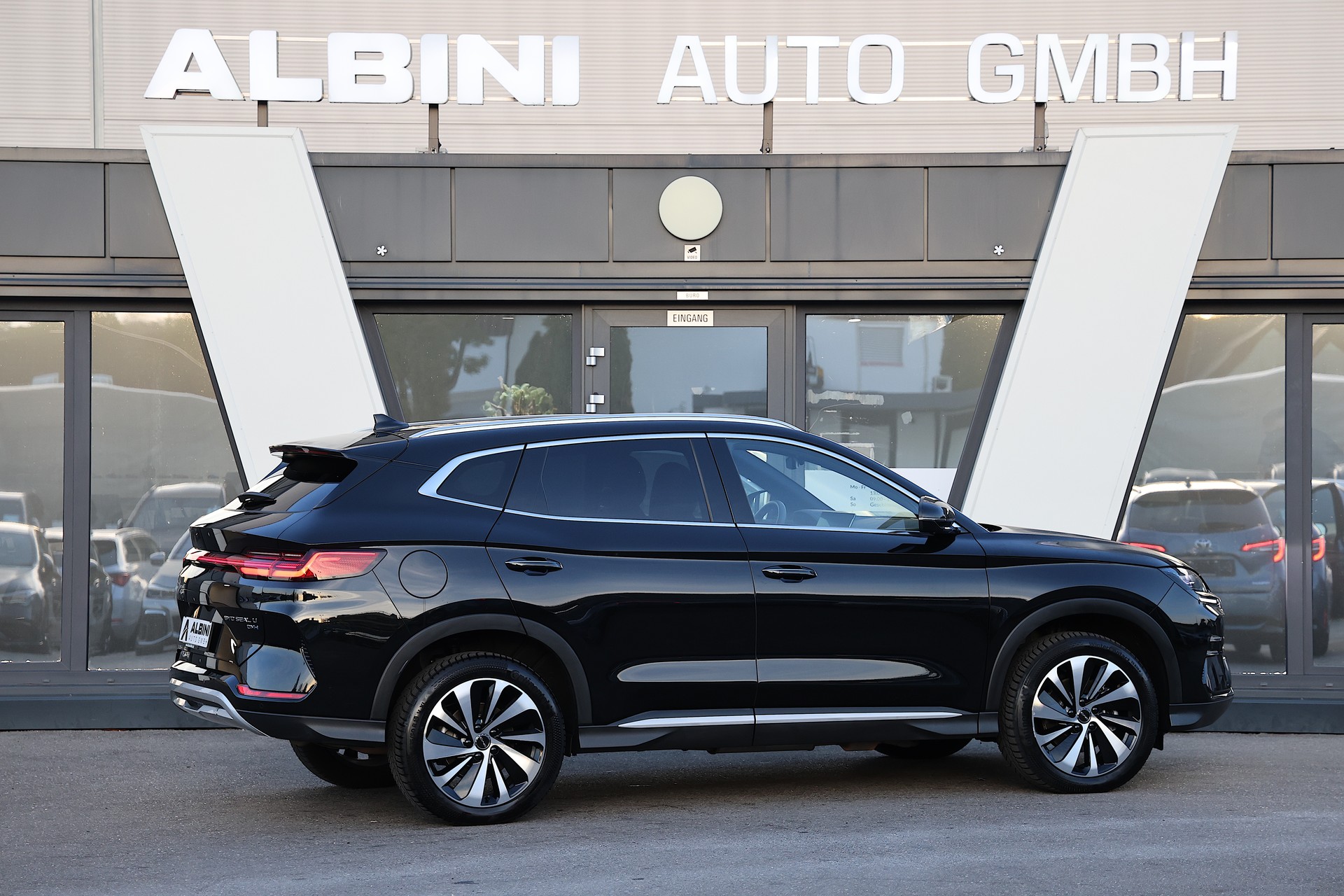BYD Seal U DM-i Design AWD *CH-FAHRZEUG* *8 Jahre Garantie* *SOFORT VERFÜGBAR*-showroom-element-3