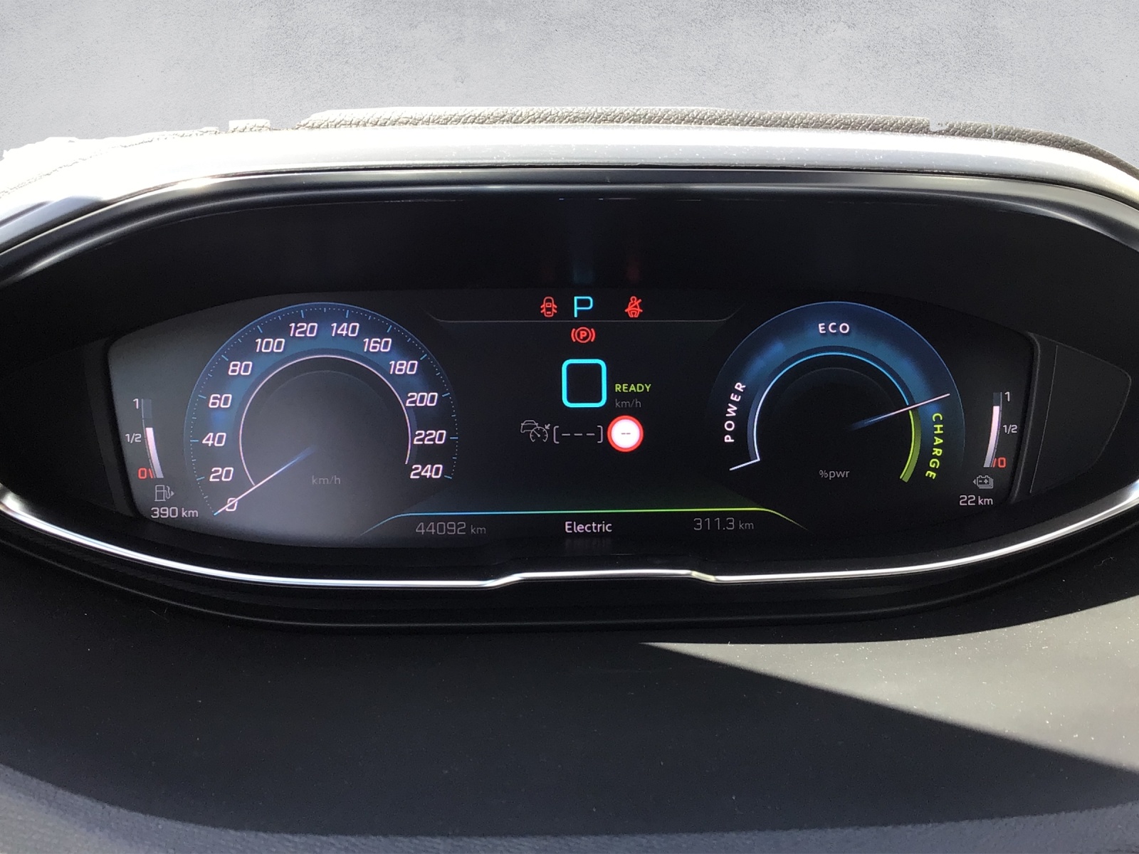 PEUGEOT 3008 300e Hybrid4 GT EAT8-image-12