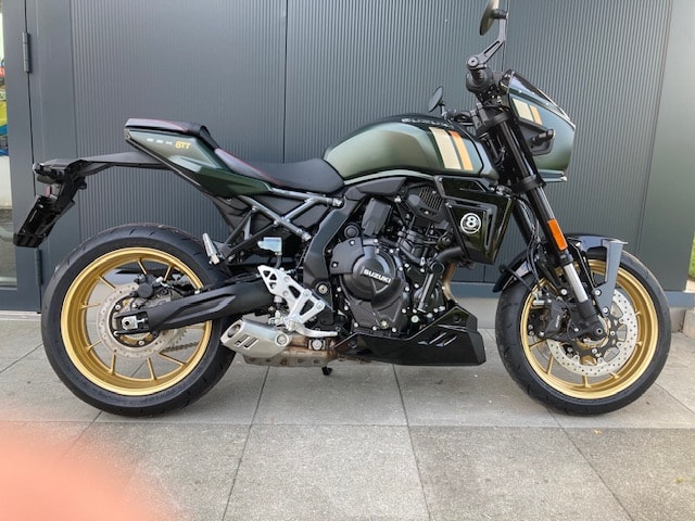 SUZUKI GSX-8TT