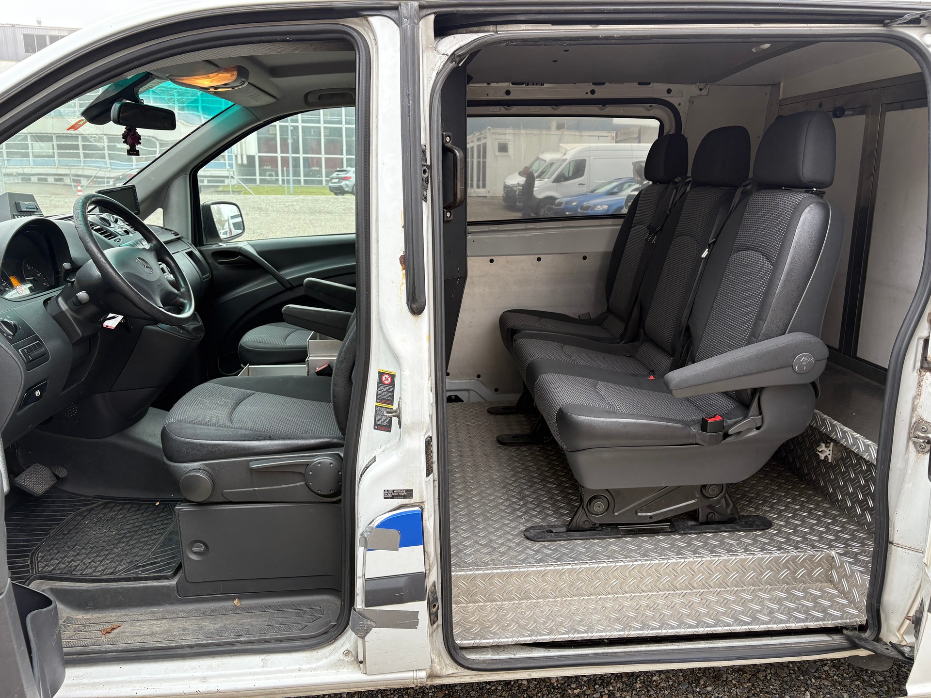 MERCEDES-BENZ Vito 116 CDI Mixto 4Matic A-image-3